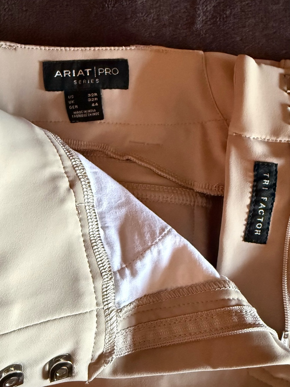 ✨NWOT ✨ Ariat Tri Factor KNEE PATCH Breeches | 32R | TAN - Picture 2 of 4
